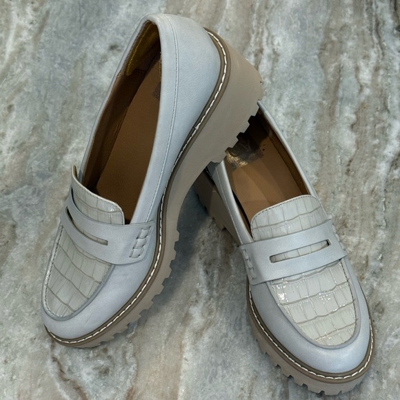 Women’s DOLCE VITA Rocki Lug sole wedge loafers- Size 8 - Picture 3 of 10